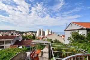 - Balcón con vistas a la ciudad en Apartmani Mate, en Makarska