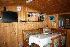 TV a/nebo společenská místnost v ubytování Ferienwohnung Öller