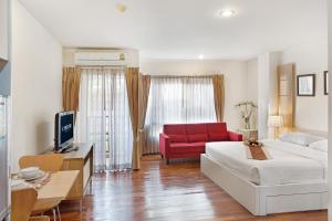 TV a/nebo společenská místnost v ubytování C-House & Residence Hotel Amata City