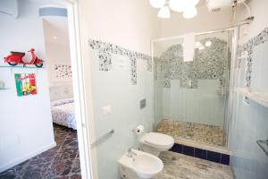 a bathroom with a toilet and a shower at Versomare in Polignano a Mare