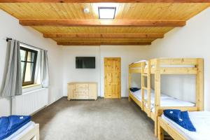 Letto o letti in una camera di Chata Bramberk