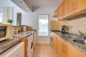 A kitchen or kitchenette at A3 BUNGALOW