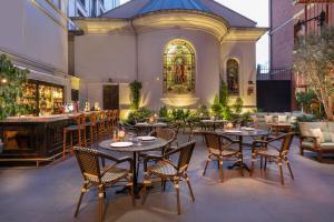 Um restaurante ou outro lugar para comer em Rixos Pera Istanbul