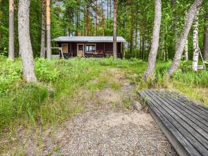 En have udenfor Holiday Home Mäntyranta by Interhome