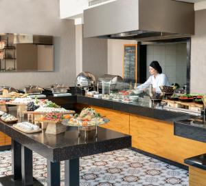 Comida no hotel ou em algum lugar perto