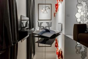 Łóżko lub łóżka w pokoju w obiekcie Carmen Modern & luxury space near Plaza Mayor