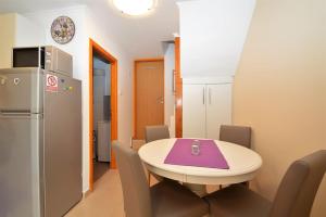 Kuchyňa alebo kuchynka v ubytovaní Apartment Hrasta