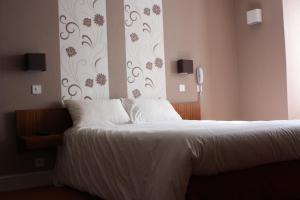 Postel nebo postele na pokoji v ubytování Hotel du Touring + 14 fotografií