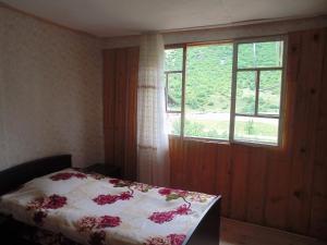 Postel nebo postele na pokoji v ubytování Jimsher Naveriani Guesthouse