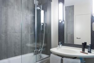 Vannituba majutusasutuses ibis Liège Centre Opéra