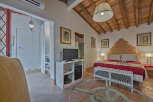 a bedroom with a bed and a tv in a room at Drom Florence Rooms & Apartments in Florence