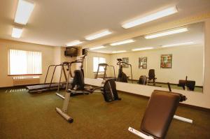 The fitness centre and/or fitness facilities at Syracuse Inn and Suites