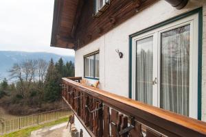 a balcony with a view of the mountains at Lug ins Land in Spittal an der Drau