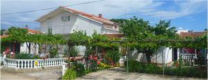 Zahrada ubytování Apartmani Šime - 1