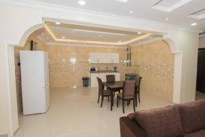 Кухня или мини-кухня в TABALH SERVICED APARTMENTs
 +7 фотографий