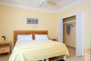 Voodi või voodid majutusasutuse Sir Charles Guest House toas