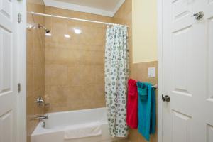 Vannituba majutusasutuses Sir Charles Guest House