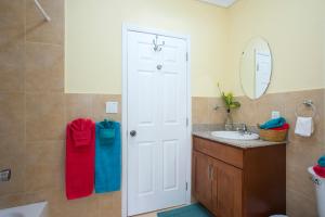 Vannituba majutusasutuses Sir Charles Guest House