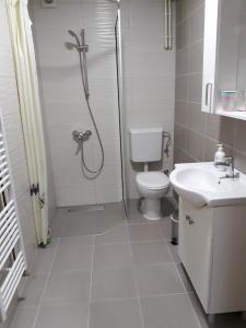 Phòng tắm tại Private Home Rifat