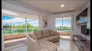 a living room with a couch and a television at Apartaments Cambrils Suite Costa Daurada in Cambrils