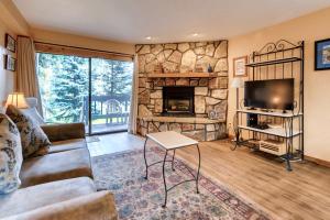 Imagem da galeria de One-Bedroom Atrium Condo 05 em Breckenridge