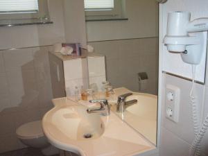 Koupelna v ubytování Hotel Winzerverein