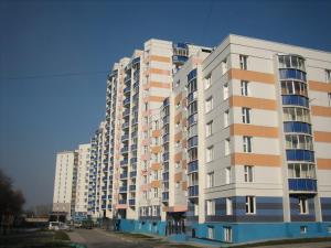ノヴォシビルスクにあるNSK-Kvartirka, Gorskiy Apartment 86の大きなアパートメントビル