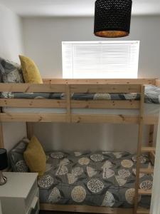 Postel nebo postele na pokoji v ubytování Eastbourne, Sovereign Harbour Holiday Home