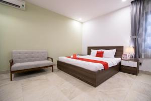 Giường trong phòng chung tại AHA Residence Hotel Dien Bien Phu