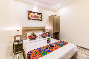 Postel nebo postele na pokoji v ubytování FabHotel Aksa International - Nr Mumbai International Airport