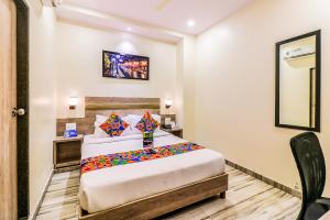 Postel nebo postele na pokoji v ubytování FabHotel Aksa International - Nr Mumbai International Airport