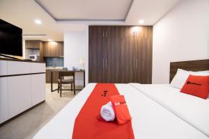 Giường trong phòng chung tại AHA Residence Dien Bien Phu near Hang Xanh Binh Thanh