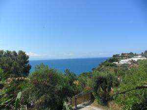 vistas al océano desde una colina en Casa Giusy, en Capo Vaticano
