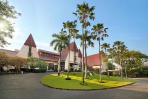 Imagen de la galería de Grand Tropic Suites Hotel Surabaya, en Surabaya