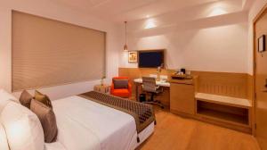 Postel nebo postele na pokoji v ubytování Lemon Tree Hotel Lucknow
