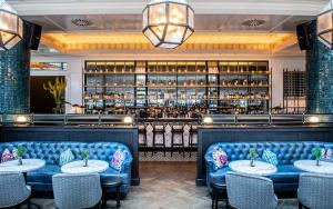 A área de bar ou lounge em The River Lee Hotel a member of The Doyle Collection