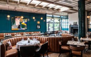 Uma área de estar em The River Lee Hotel a member of The Doyle Collection