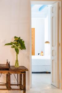 a vase of flowers on a table in a room at La Casa del Agua in Altea