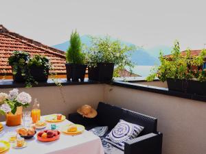a table with plates of food on a balcony at 17 Lake Sweet Home in Acquaseria