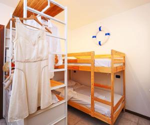 Двуетажно легло или двуетажни легла в стая в 17 Lake Sweet Home
