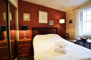 a bedroom with a bed with two towels on it at ALTIDO Bohemian Writers Retreat in Heart of The Old Town in Edinburgh