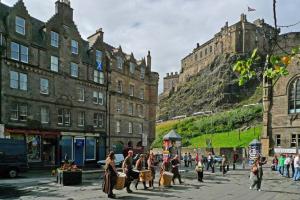 Gallery image of ALTIDO Bohemian Writers Retreat in Heart of The Old Town in Edinburgh