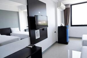 Postel nebo postele na pokoji v ubytování Izen Budget Hotel & Residence