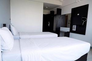 Postel nebo postele na pokoji v ubytování Izen Budget Hotel & Residence