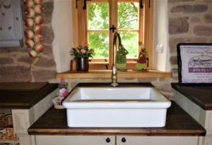Ένα μπάνιο στο Cottage Das kleine Glück