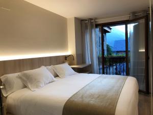 A bed or beds in a room at Villa de Plan Apartments&Suites