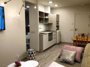 A kitchen or kitchenette at Villa de Plan Apartments&Suites