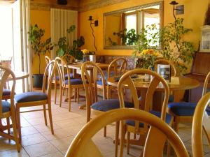 مطعم أو مكان آخر لتناول الطعام في StadtCafé Pension
