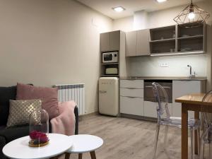 A kitchen or kitchenette at Villa de Plan Apartments&Suites