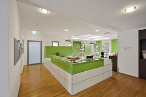 Kuchyň nebo kuchyňský kout v ubytování Hotel Elbresidenz an der Therme